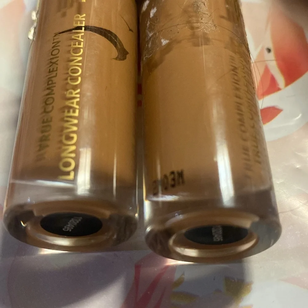 ❤️❤️❤️ HOST PICK!! Concealer/Kabuki Brush Bundle Light to Medium NWT